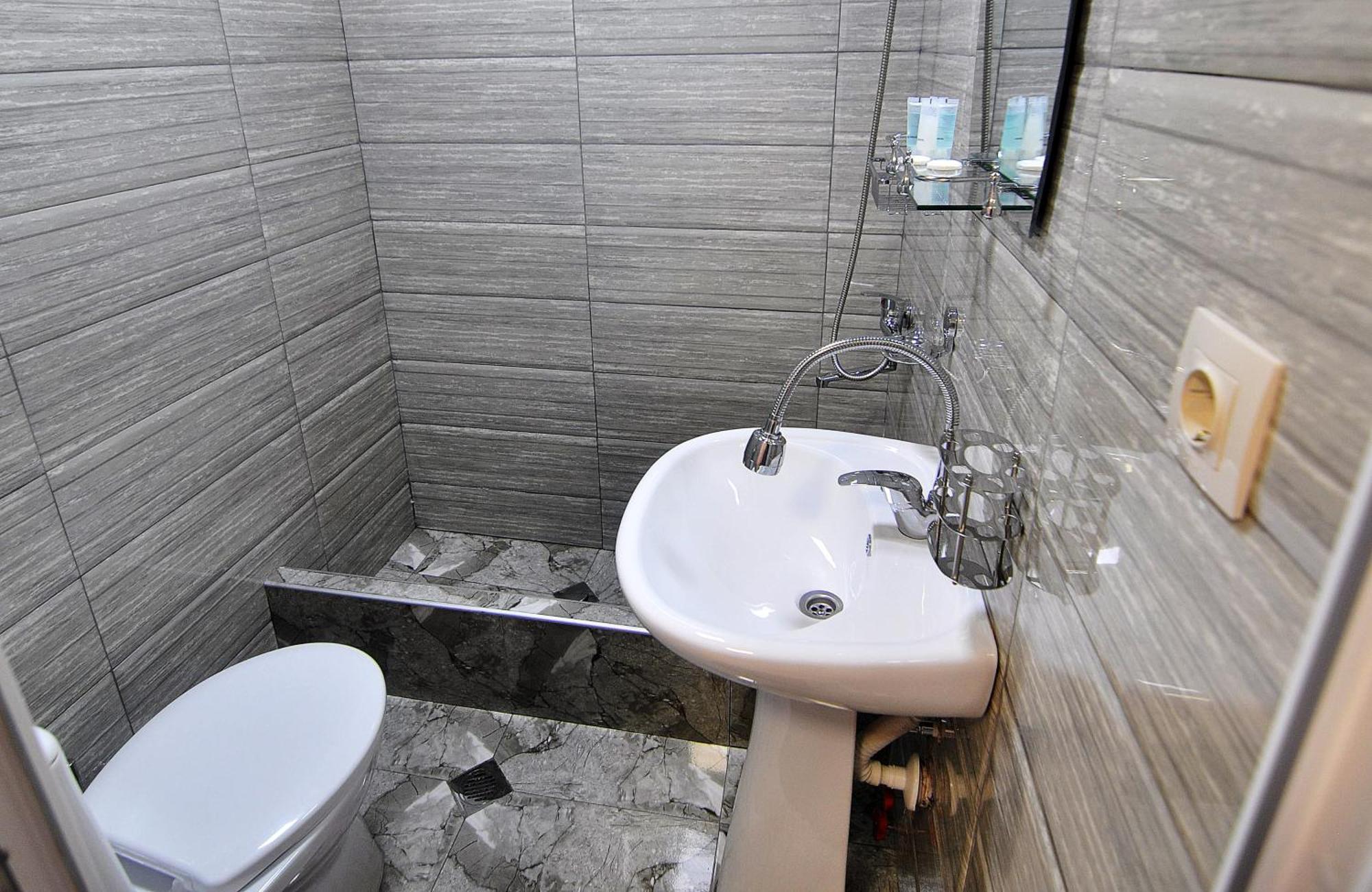 Light Hotel Tbilisi Bagian luar foto