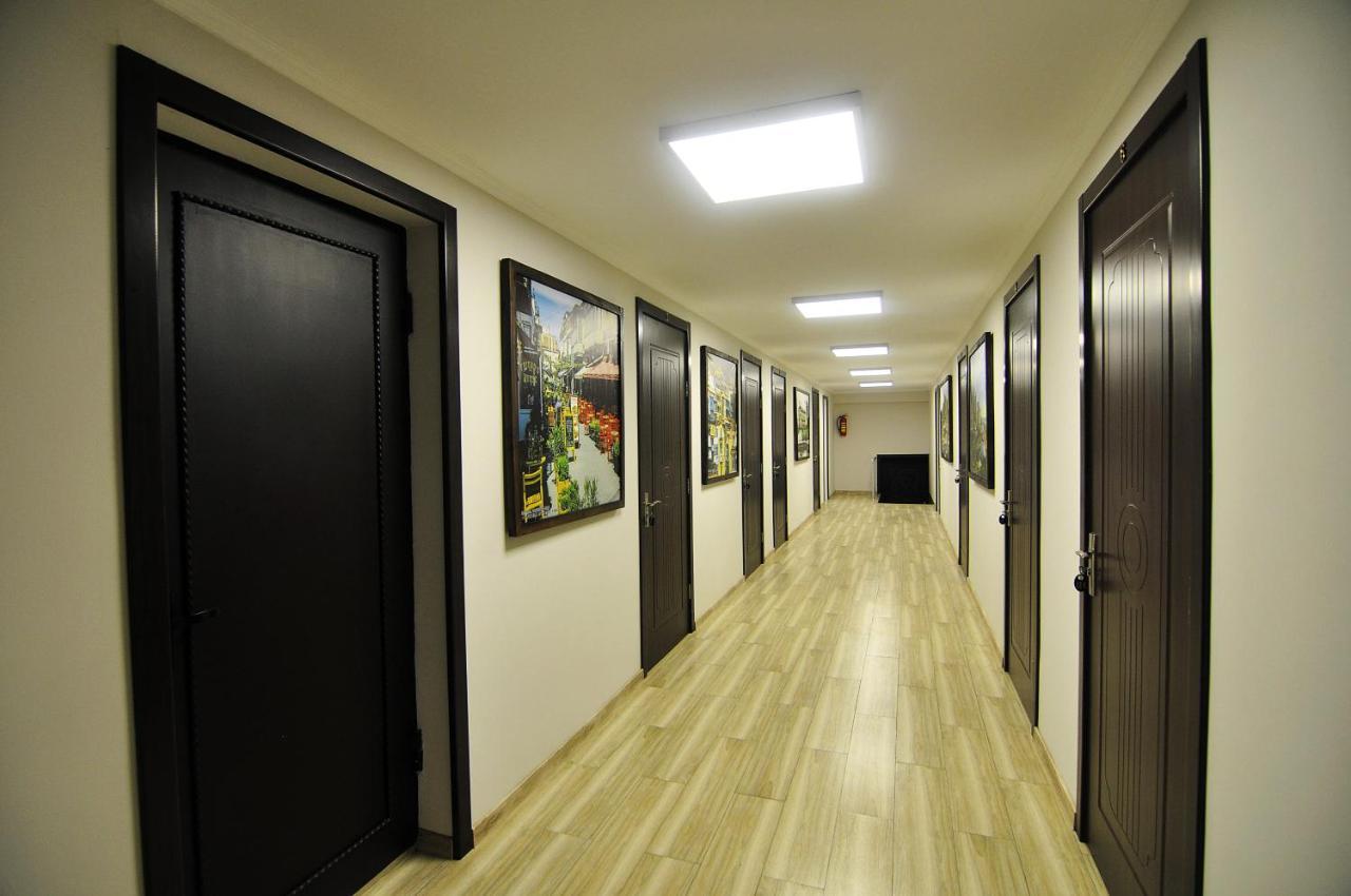 Light Hotel Tbilisi Bagian luar foto
